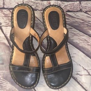 Born Women’s black open toe slippers size 8